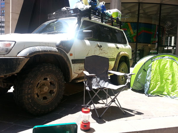 Грязный Nissan Patrol 4WD