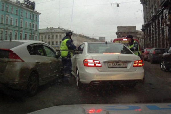 Кадр видео с задержанием авто