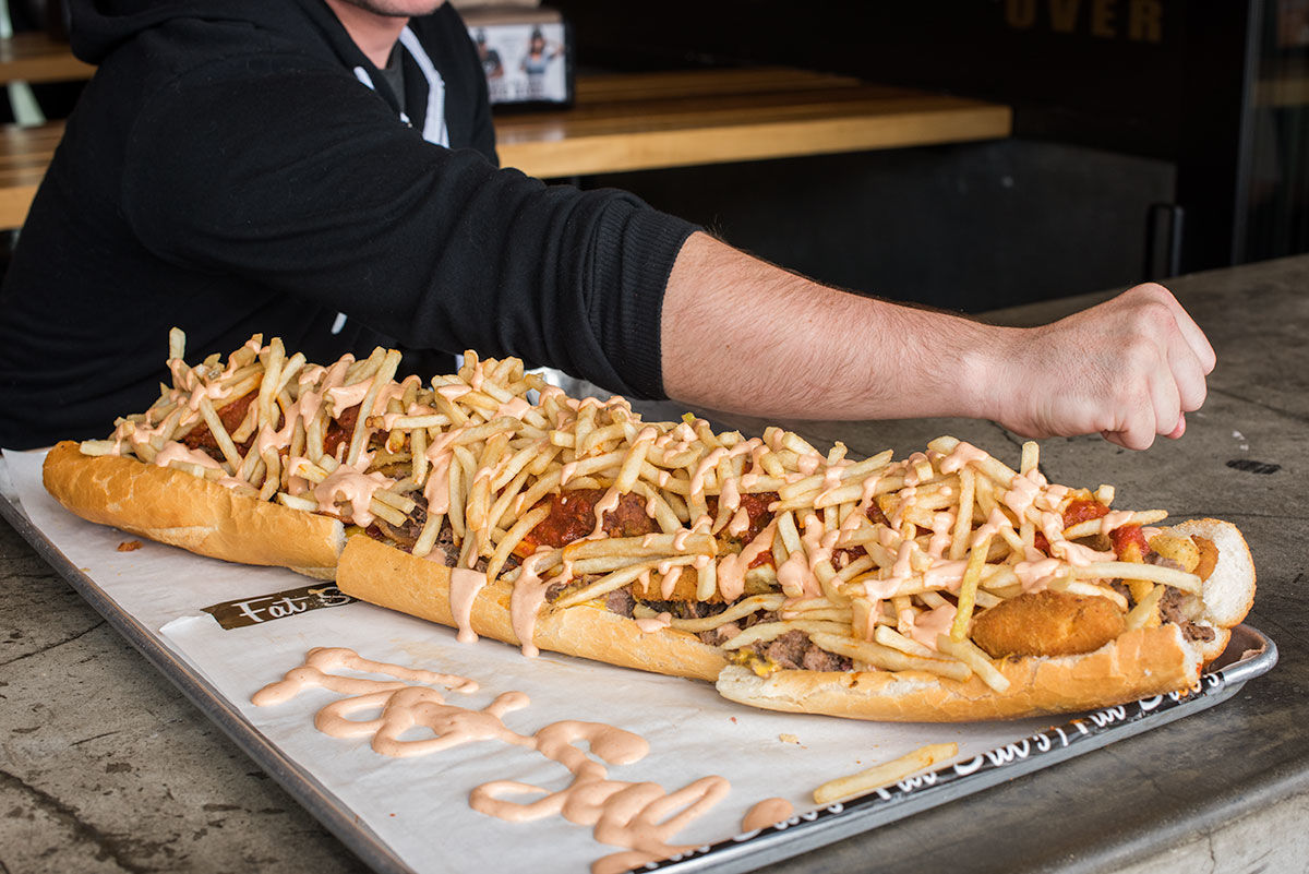 Fat Sal’s Deli – 70-сантиметровый сэндвич с кучей ингредиентов