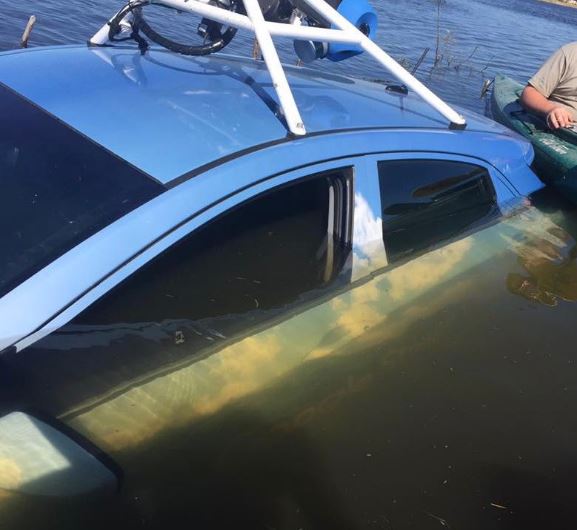 К счастью, водитель смог вовремя выбраться из автомобиля