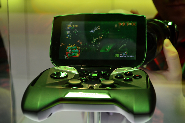 Игровая консоль NVIDIA Project Shield, внутри которой интегрирован чип Tegra 4