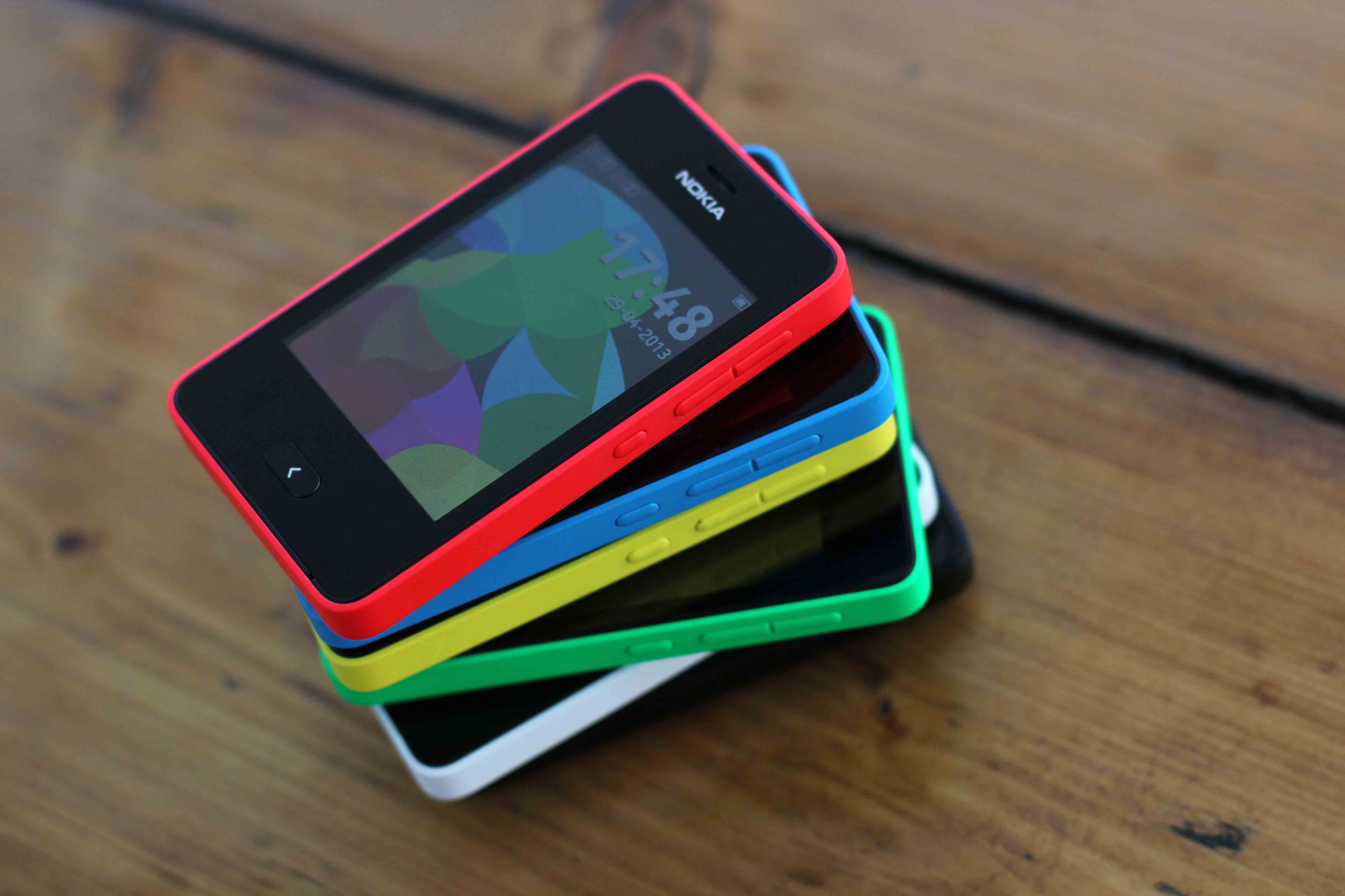 Nokia Asha 501 - большой выбор цветов