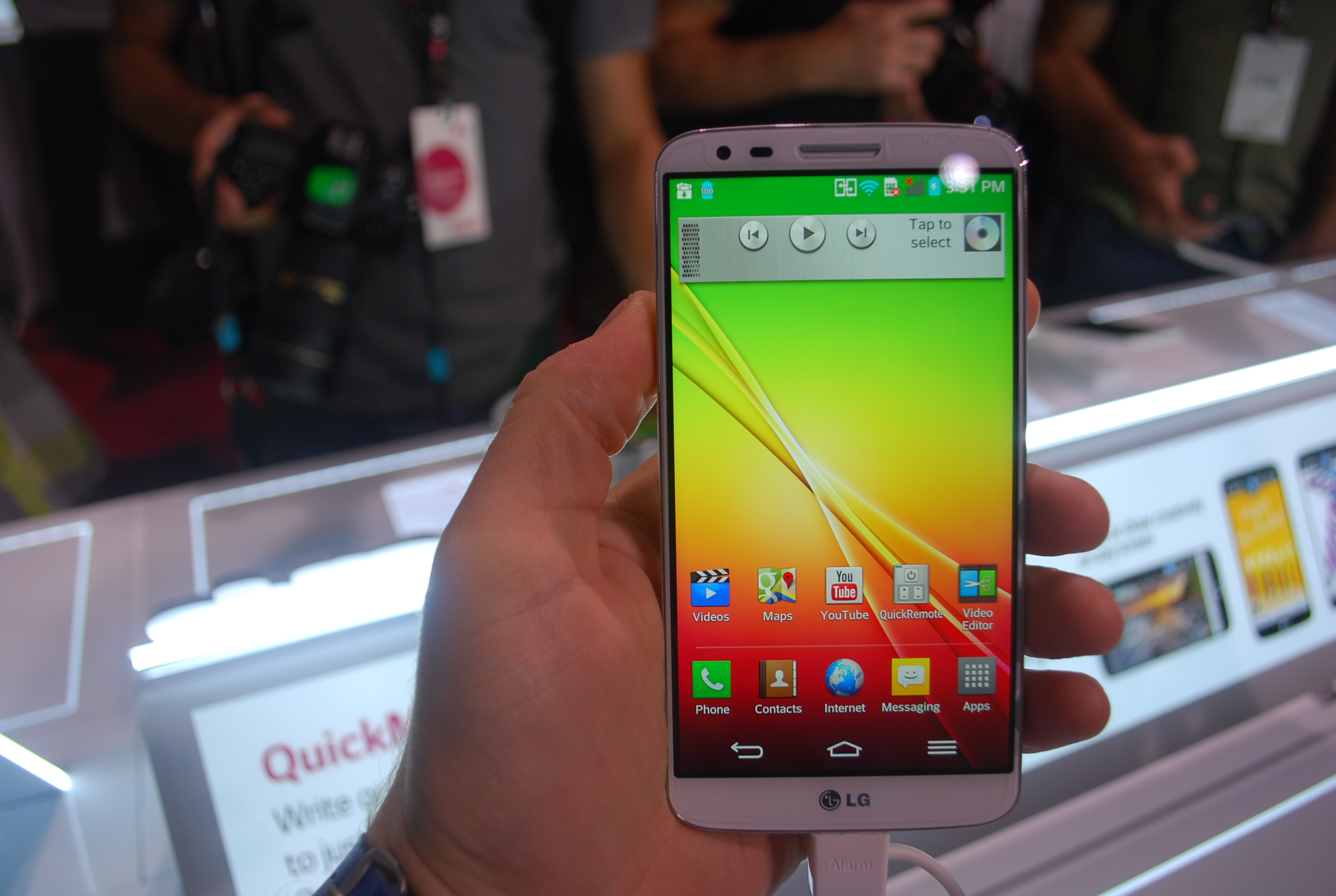 LG G2 появится в продаже 6 октября