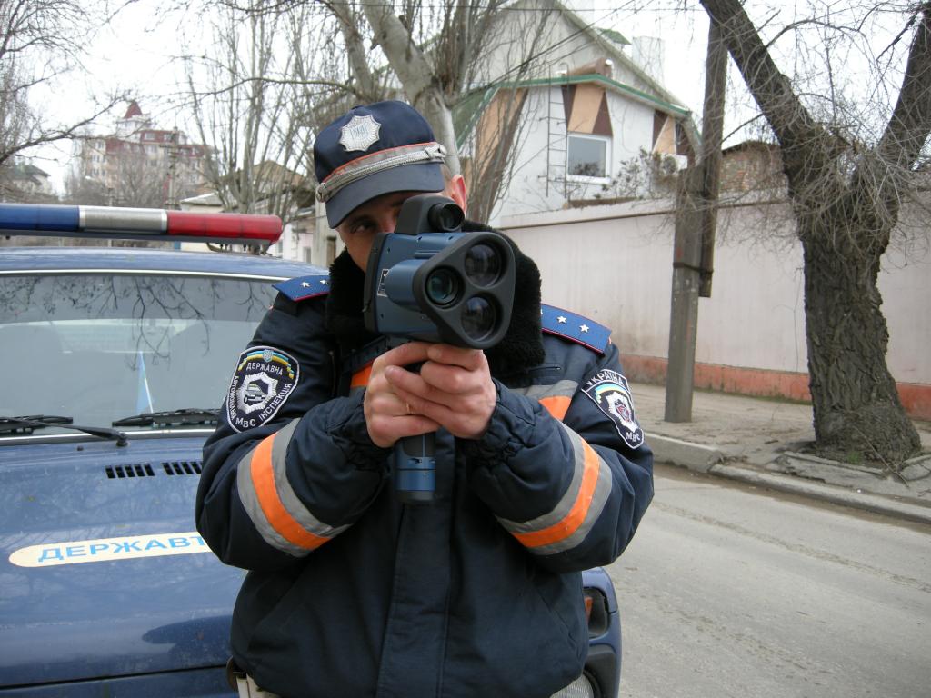 Гаишники стреляют в пьяных водителей визиром