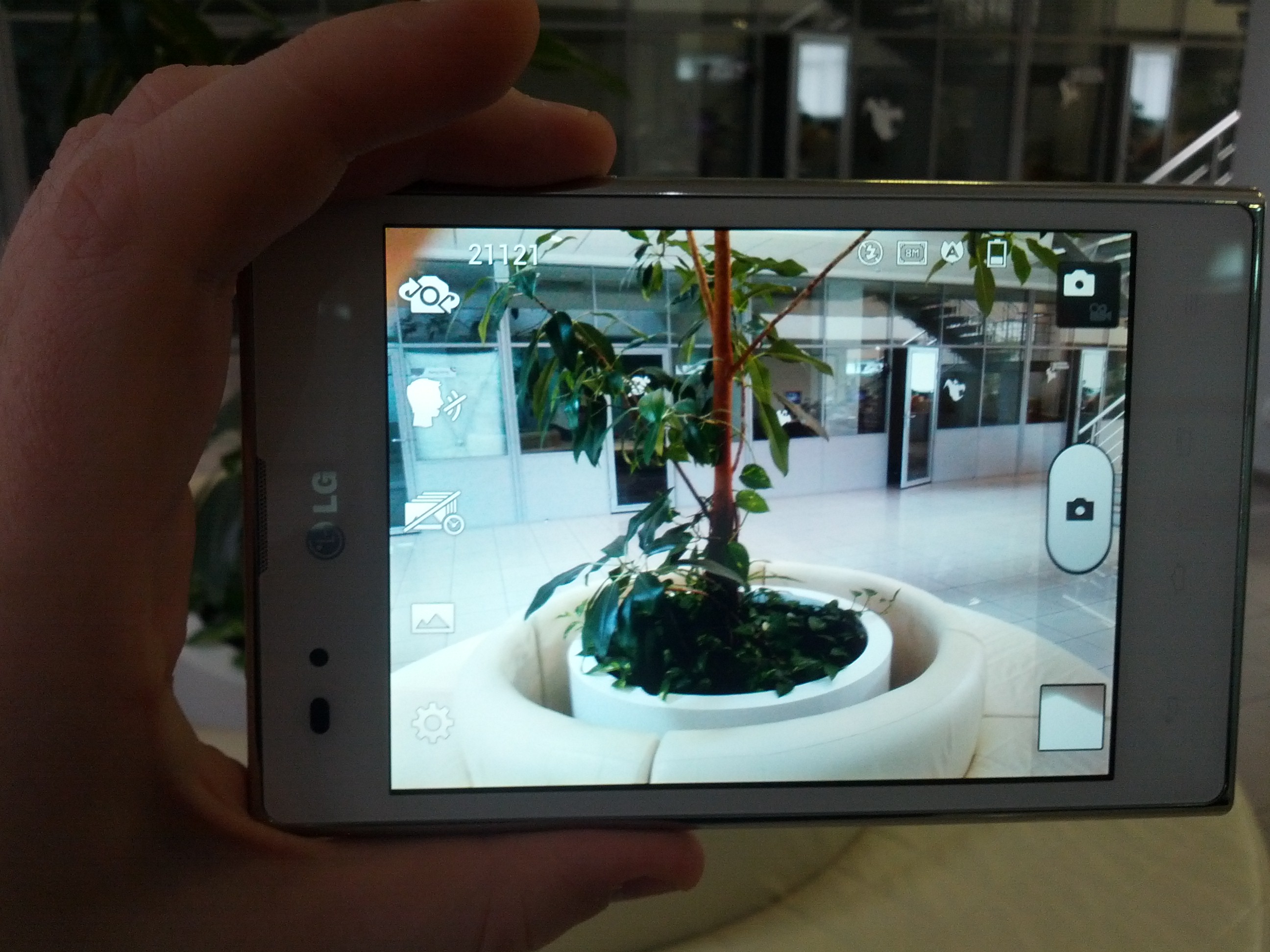 LG Optimus Vu фотокамера