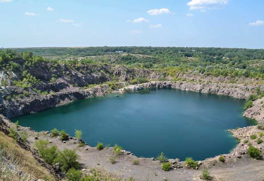 Озеро с бирюзовой водой — главная достопримечательность Мигеи