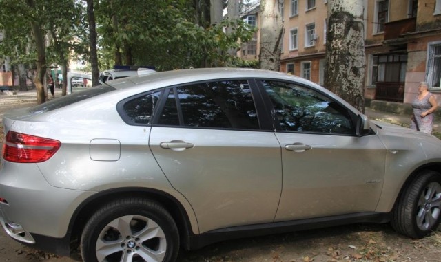 Найденное во дворах BMW X6