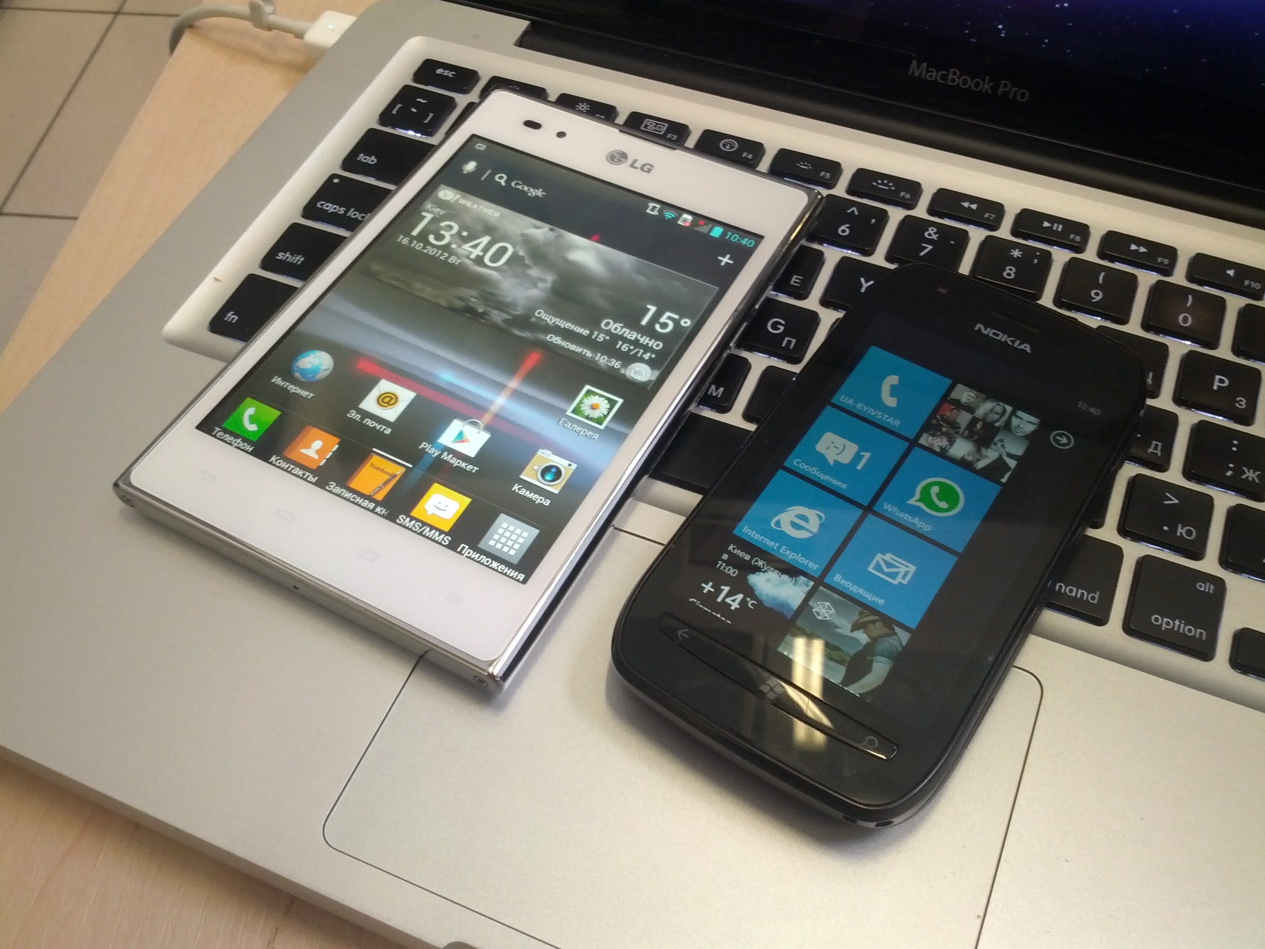 Optimus Vu в сравнении с Nokia Lumia 710