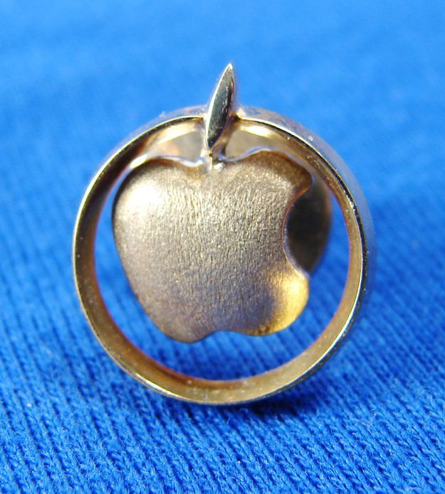 Раритетная булавка 80-х годов из золота от Apple Computer «Golden Apple Club», $1,049.99