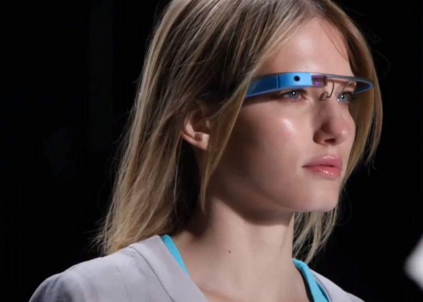 Google Glass появятся только в следующем году