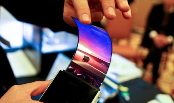 Демонстрация гибкого дисплея Samsung