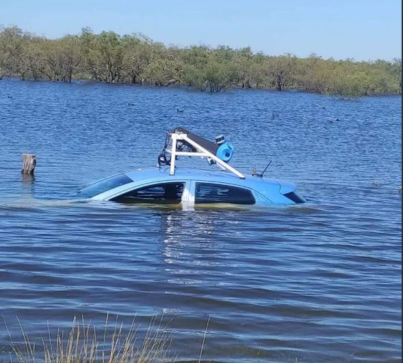 Автомобиль оказался под водой