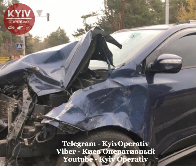 Daewoo Lanos перестраивался в левый ряд на светофоре, чтобы повернуть налево