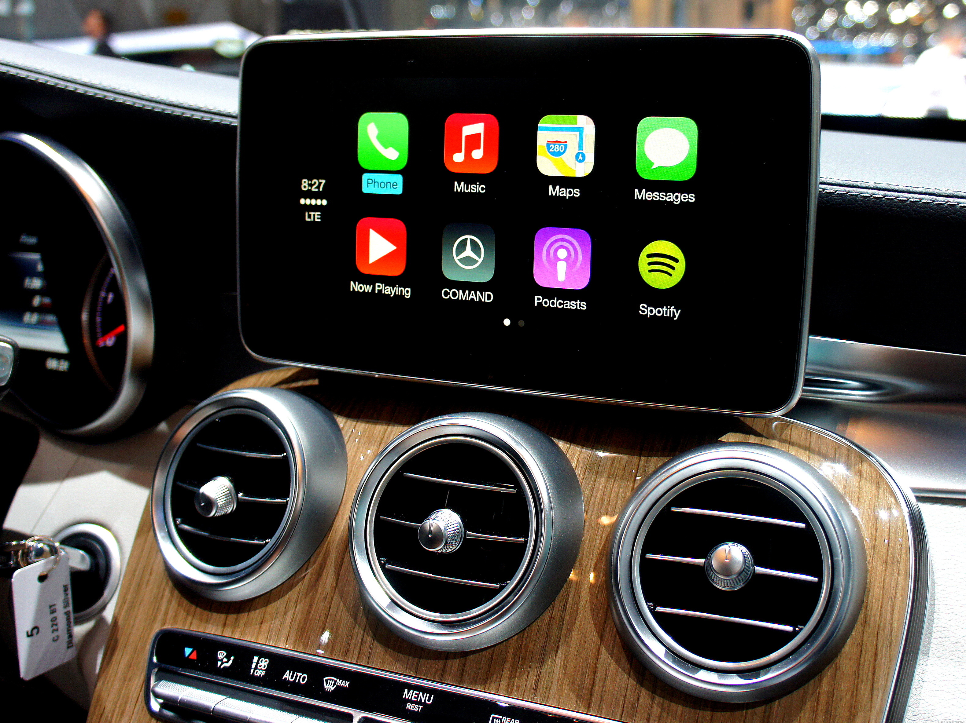 Все начиналось с CarPlay - системы синхронизации iPnone с автомобилем