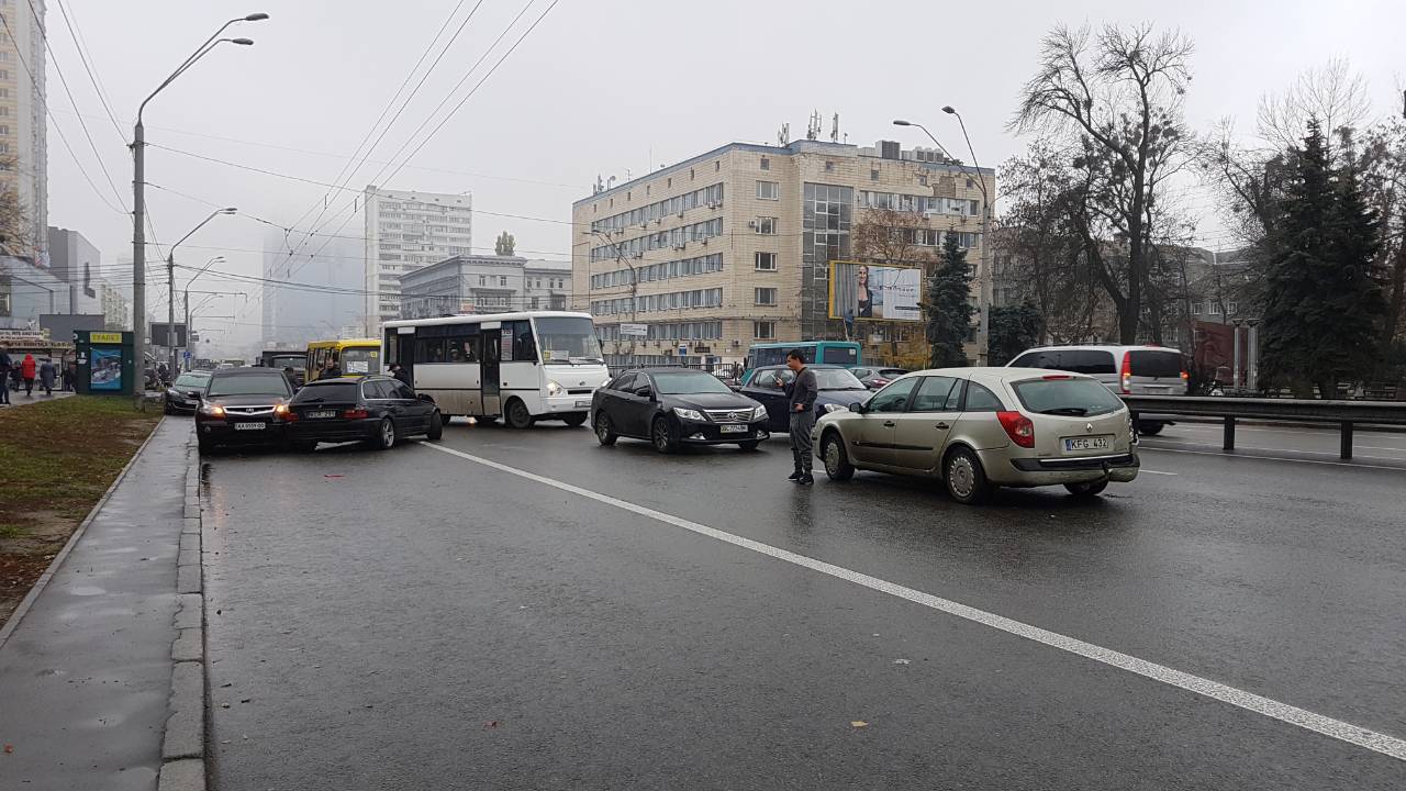 В ДТП пострадало 5 автомобилей