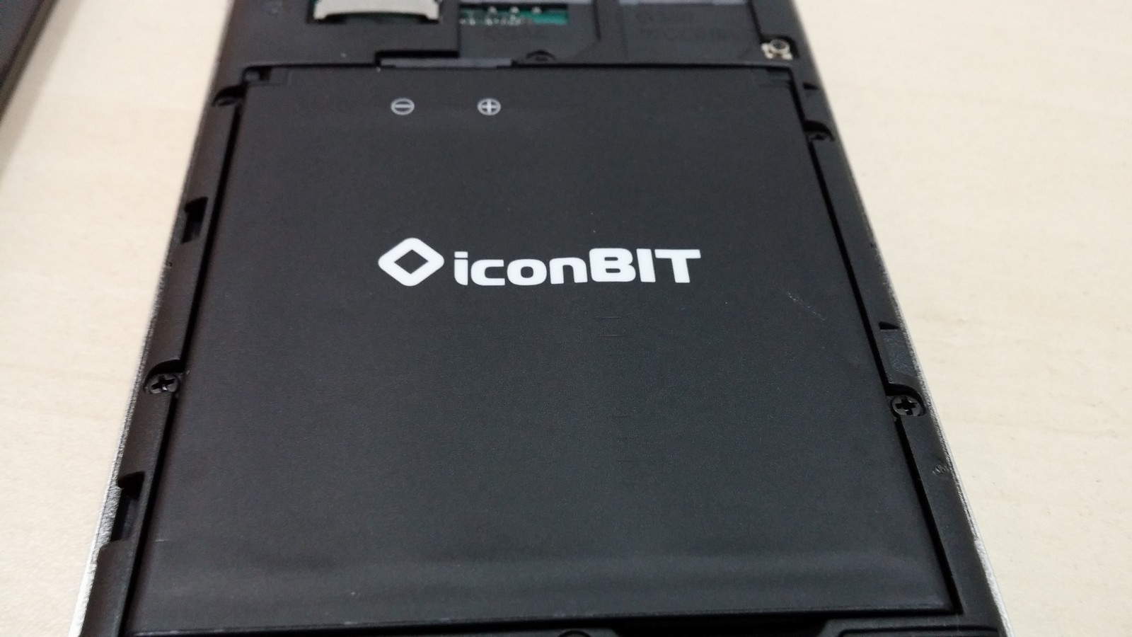 iconBIT NetTab Mercury Q4 - батарея на 1600 мАч