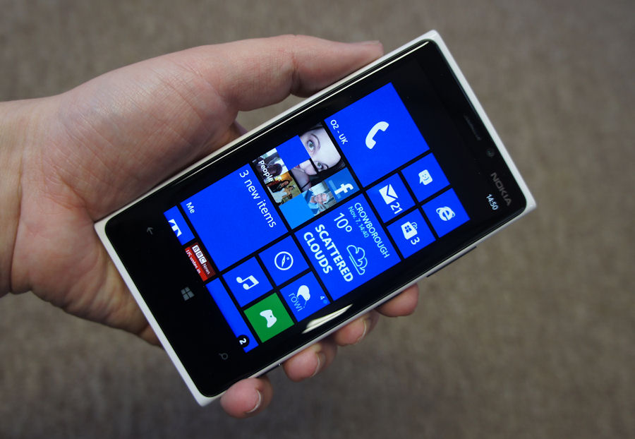 Nokia Lumia 920 - на втором месте по популярности