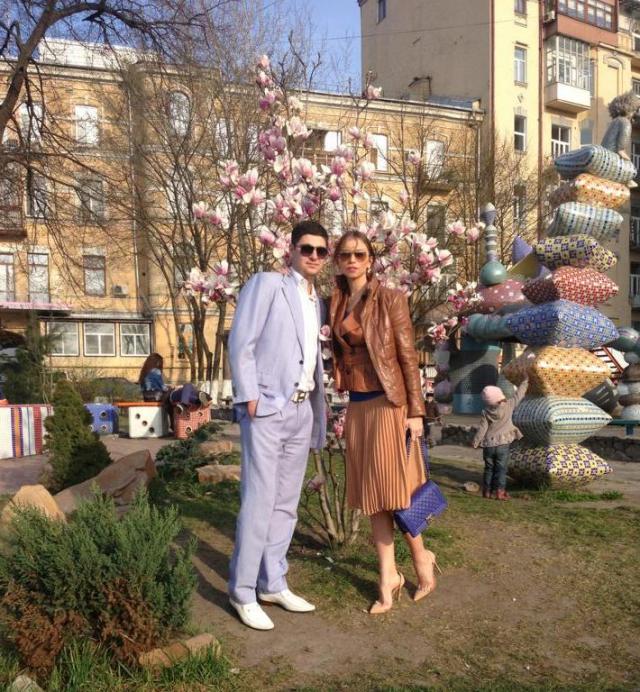 Калиновский с девушкой на Пейзажной аллее в Киеве