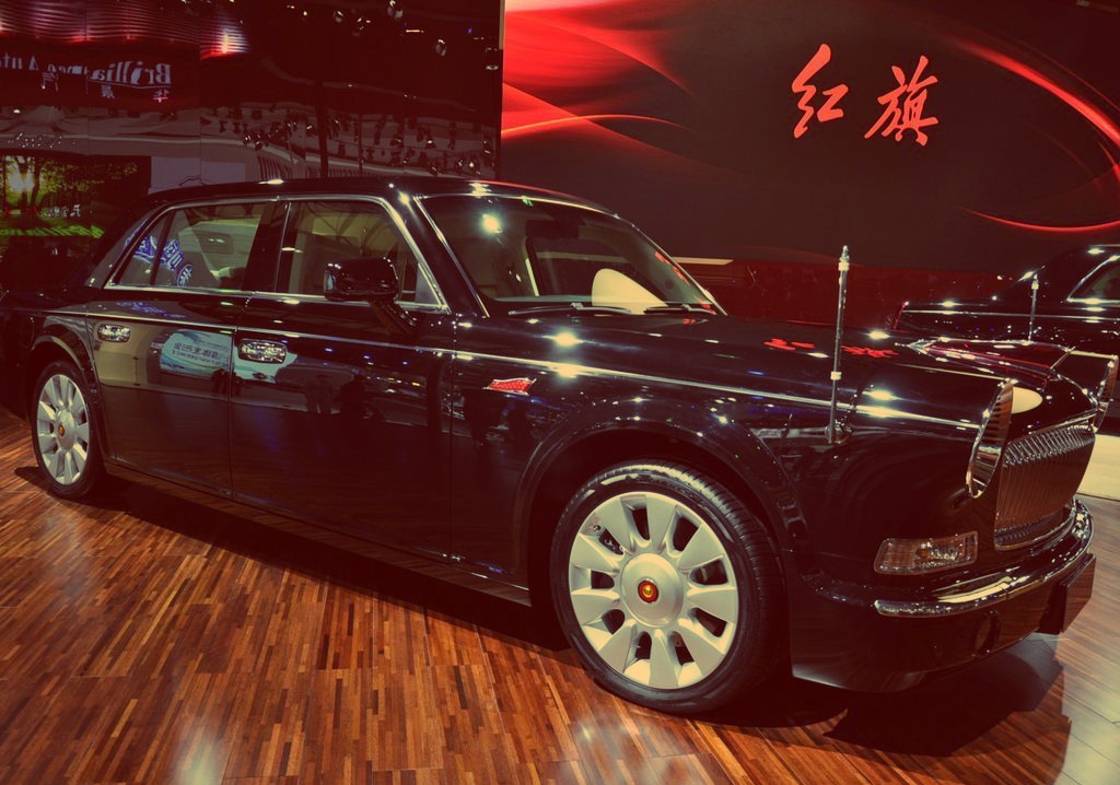 Red Flag L5 - один из самых дорогих китайских авто, стоимостью от $800.000