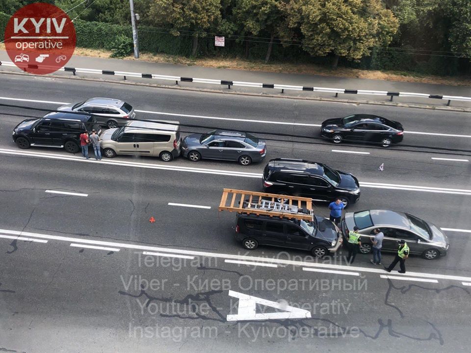 На Киевщине погиб мотоциклист, а в столице сбили скутериста: Сводка