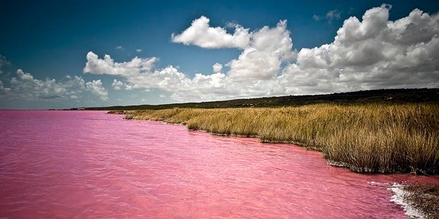 Озеро находится на Среднем острове архипелага Решерш