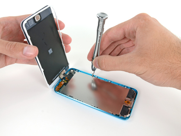 Специалисты разобрали iPod Touch и рассказали, что у него внутри