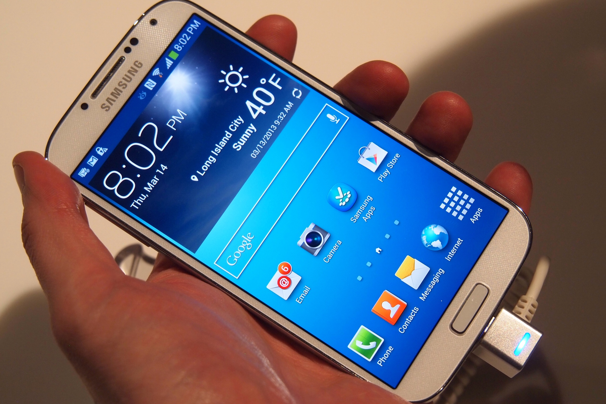 Samsung Galaxy S4 начнут продавать уже завтра