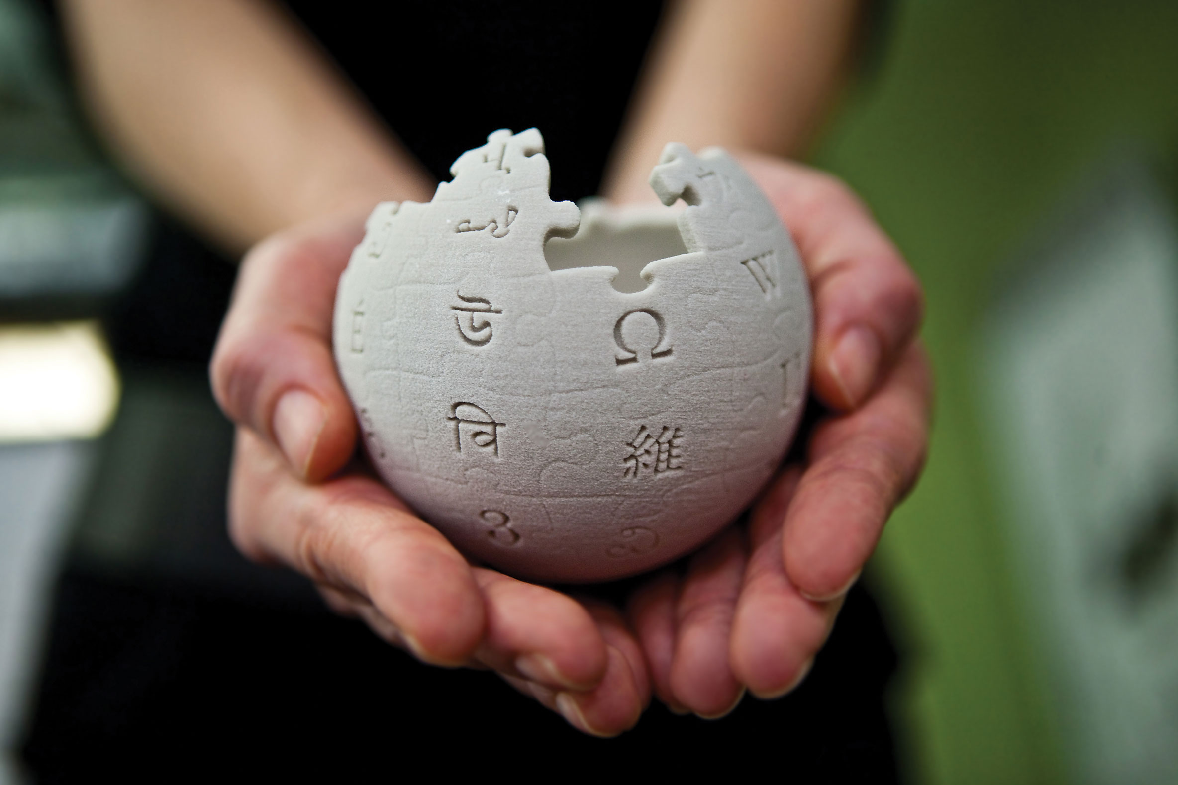 Редактирование в Wikipedia является добровольным и бесплатным