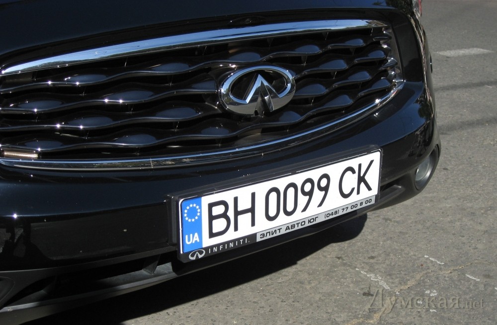 Одесский Infiniti с «европейскими» номерами