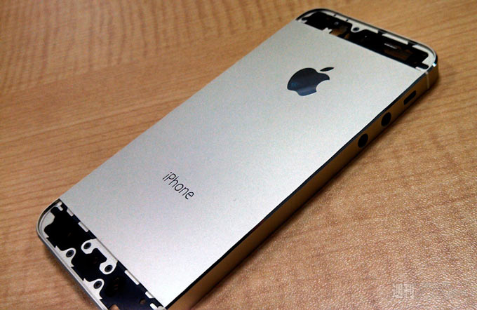 iPhone 5S будет выпускаться в золотистом корпусе