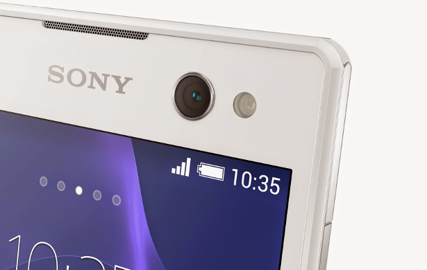 Ключевой особенностью Sony Xperia C3 стала его фронтальная 5-МП камера со вспышкой
