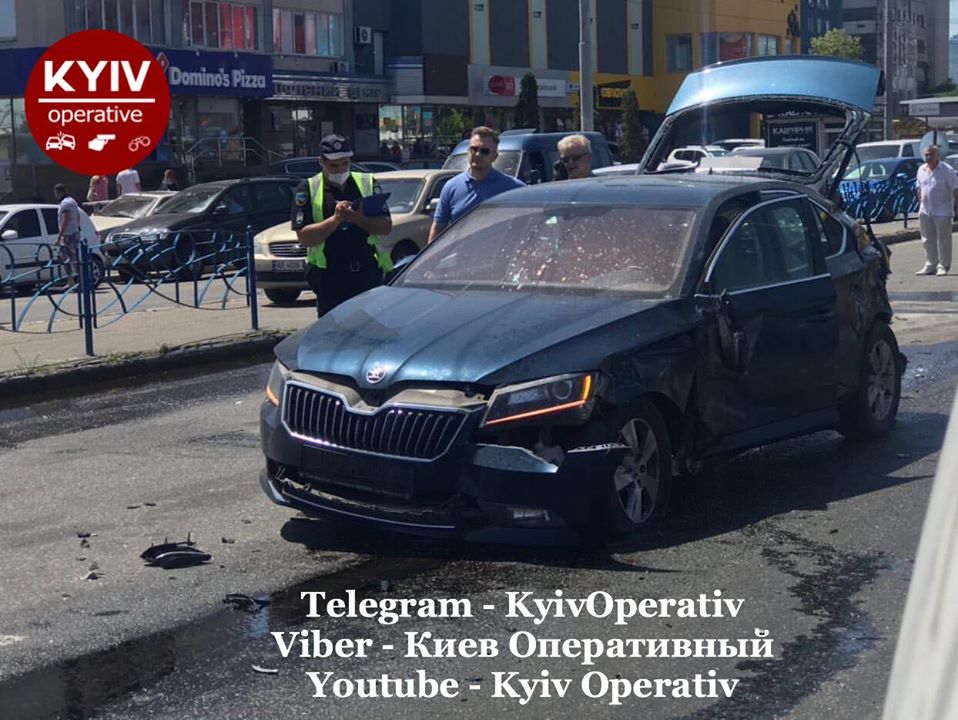 В Киеве Smart врезался в Range Rover: Сводка за 11 июня