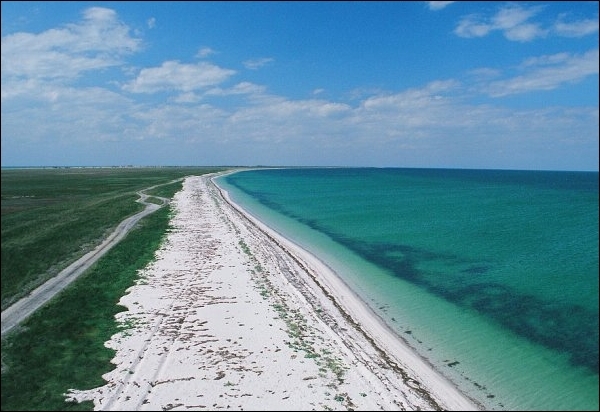 Кинбурнская коса — песчаный пляж, чистое море и бескрайние степи