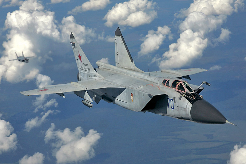 А изначально МиГ-31 предназначался всего лишь для перехвата крылатых ракет
