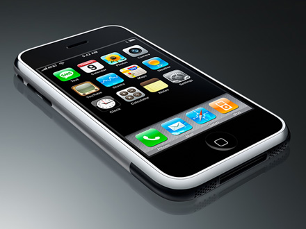 iPhone 2G - 2007-й год. Алюминиевый корпус, мощный 620 МГц процессор, мультитач дисплей.