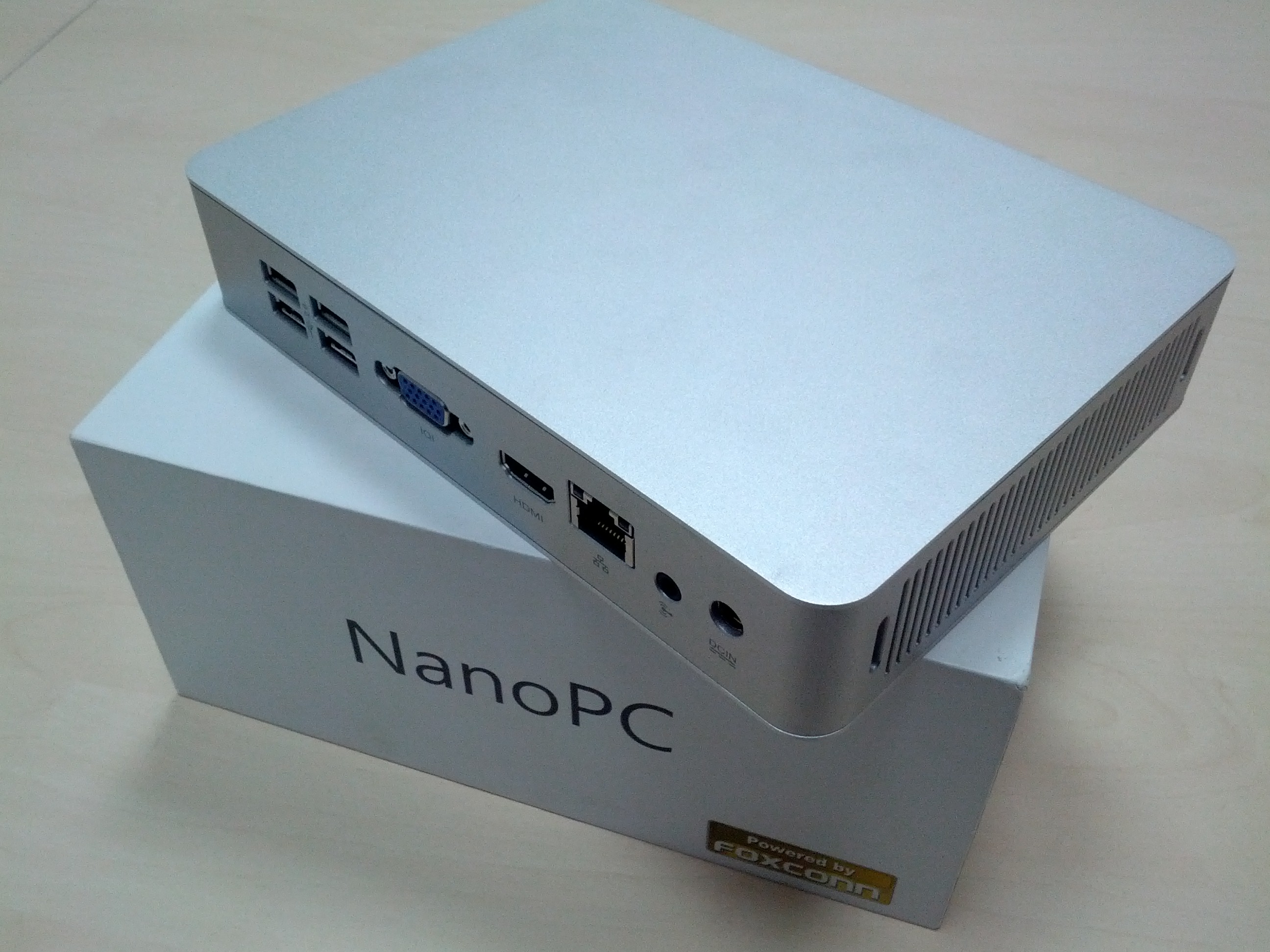 Foxconn nanoPC - с коробкой