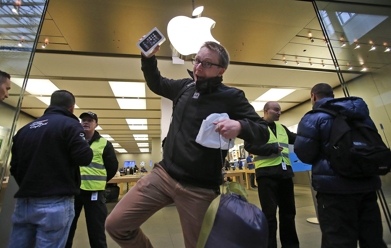 Мировой старт продаж iPhone 5S и 5C