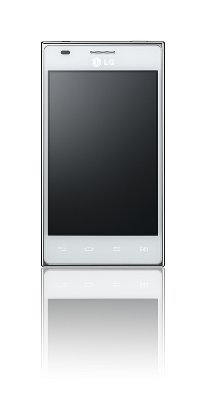 Есть как черная, так и белая версии LG Optimus L5 Dual Sim