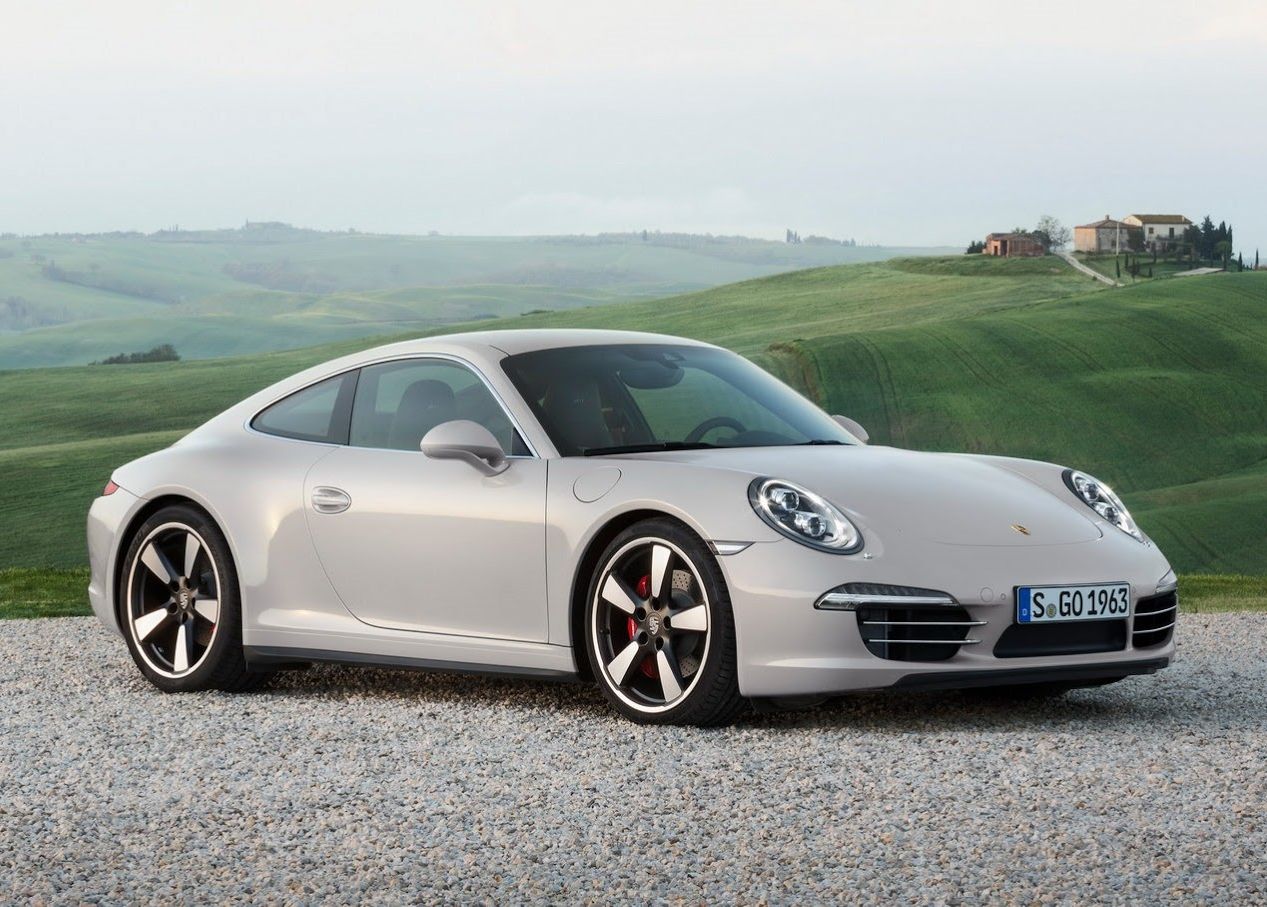 Porsche 911 50th Anniversary стоит 1 493 000 гривен