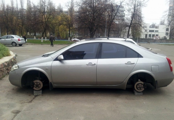 Пострадали дорогие машины.