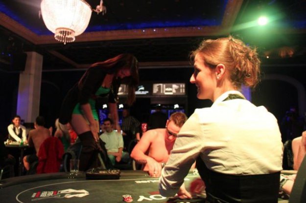 Чемпионат по покеру на раздевание