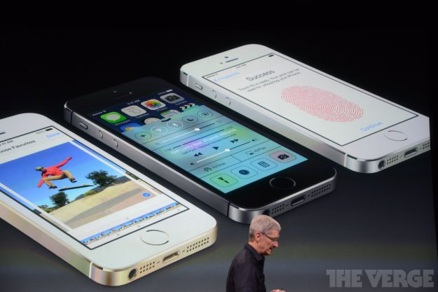 Apple показала iPhone 5S и 5C