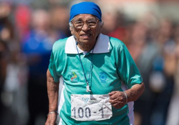 100-летняя жительница Индии приняла участие в массовом забеге в Канаде