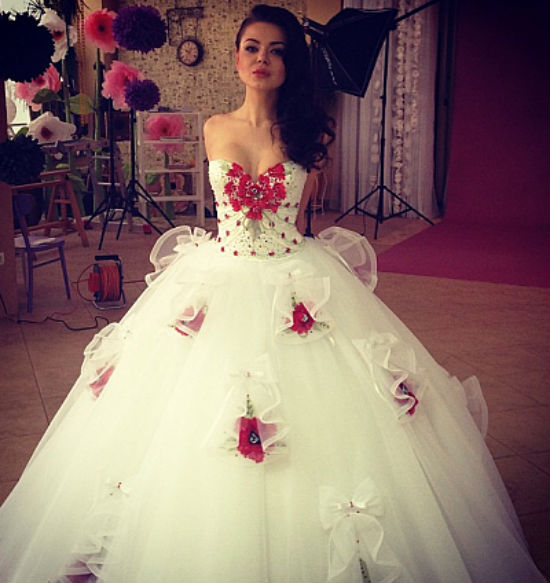 18-летняя Алина Гросу выложила в Сеть свадебные фото: Сюрприз!