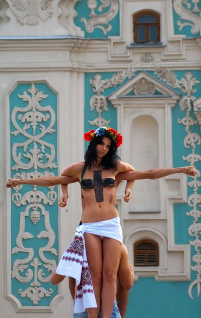 FEMEN против любых форм патриархата - акция 