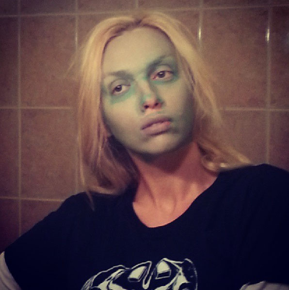 Оля Полякова показала новое фото с зеленым лицом
