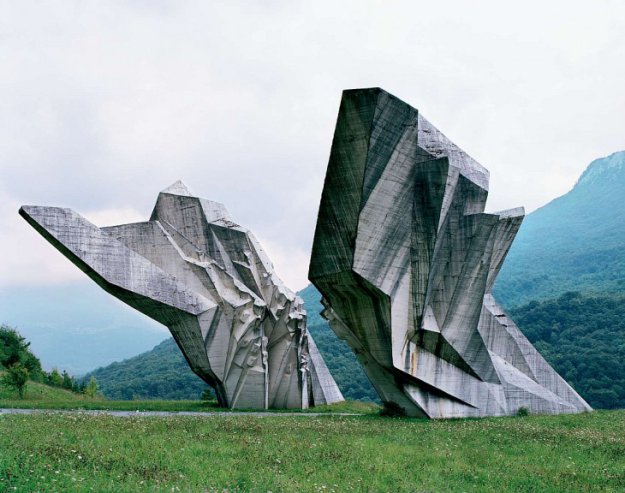 Заброшенные югославские футуристические памятники