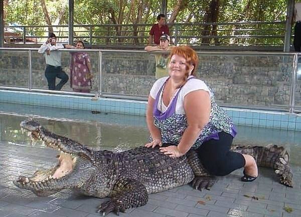 Крокодил зовёт на ПОМОЩЬ !!! бедный бедный крокодил