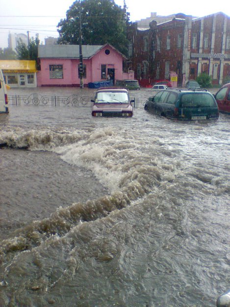 Дождик в Киеве, на Лукьяновке
