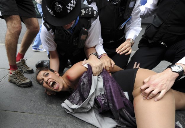 FEMEN в Лондоне (ВИДЕО)